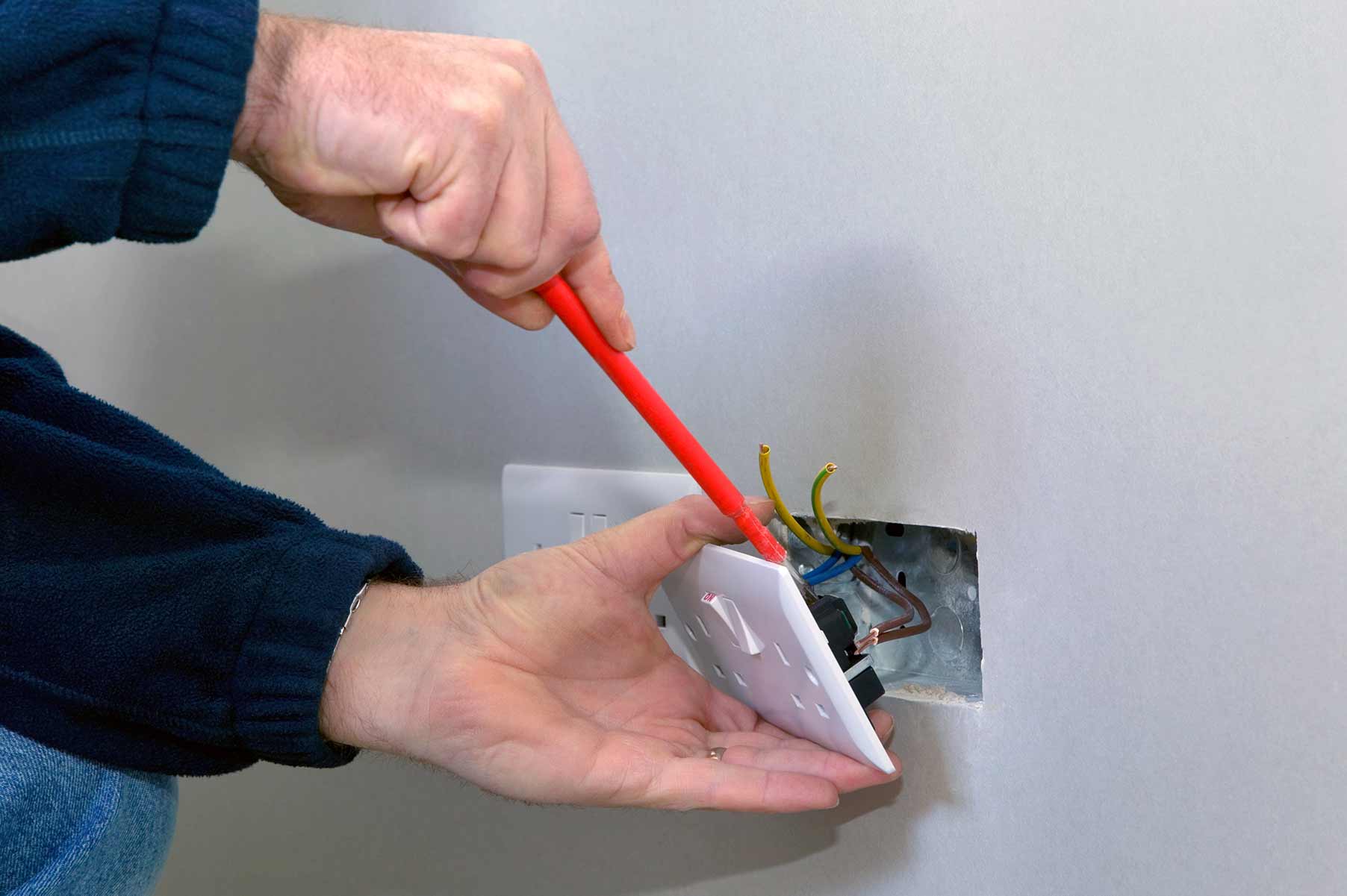 Our electricians can install plug sockets for domestic and commercial proeprties in Sandhurst and the local area. 